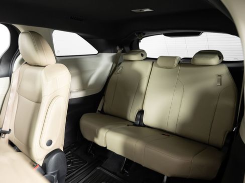 Used 2022 Toyota Sienna XLE image 17