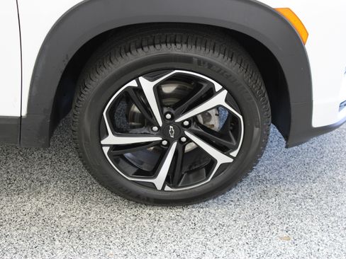Used 2023 Chevrolet TrailBlazer RS w/ Convenience Package FWD image 5