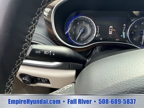 Used 2023 Chrysler Pacifica Limited FWD image 31