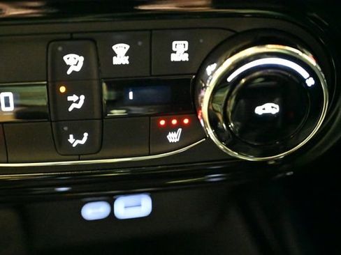 Used 2024 Chevrolet Trax ACTIV w/ Sunroof Package FWD image 35