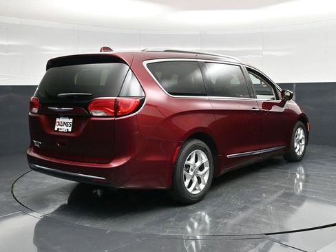 Used 2020 Chrysler Pacifica Touring-L w/ Tire & Wheel Group image 10