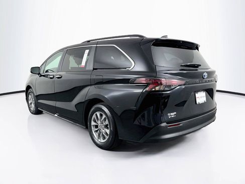 Certified 2025 Toyota Sienna XLE FWD image 13
