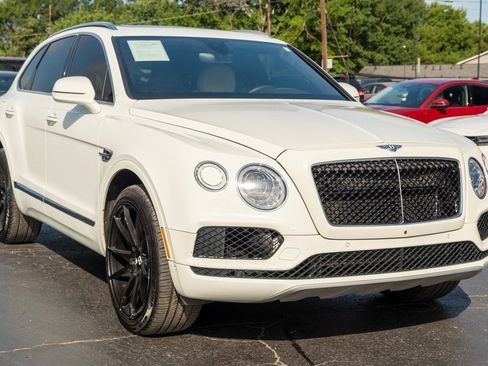 Used 2018 Bentley Bentayga Activity image 38