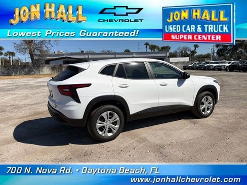 Used 2026 Chevrolet Trax LS w/ Driver Confidence Package image 12