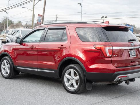 Used 2016 Ford Explorer XLT w/ Equipment Group 202A image 9