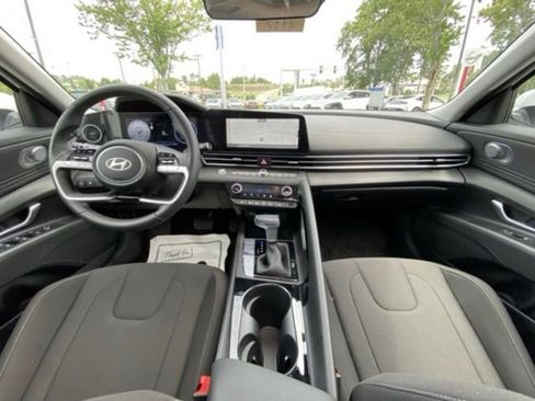 New 2025 Hyundai Elantra SEL image 29