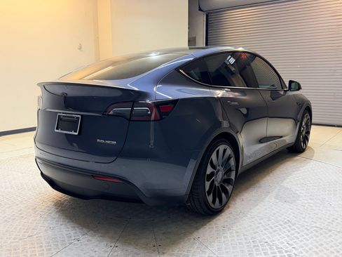 Used 2023 Tesla Model Y Performance AWD/4WD image 9