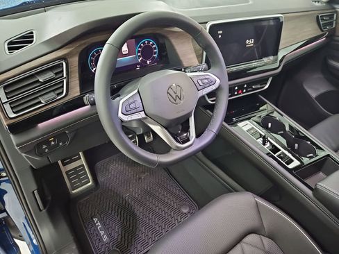 New 2026 Volkswagen Atlas SEL Premium R-Line AWD/4WD image 2