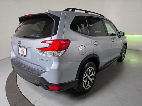 Certified 2023 Subaru Forester Premium AWD/4WD image 5