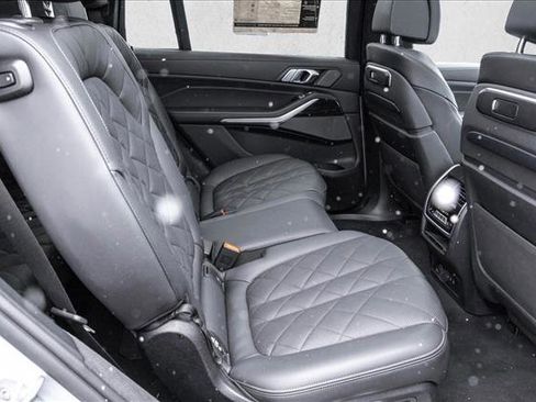 Used 2024 BMW X7 xDrive40i w/ Executive Package image 25