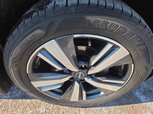 Used 2022 Nissan Rogue Platinum w/ Head-Up Display Package image 9