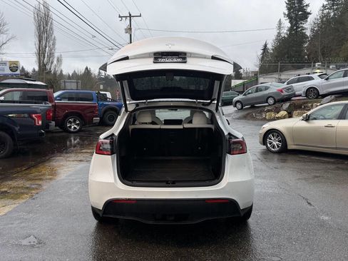 Used 2021 Tesla Model Y Long Range image 5