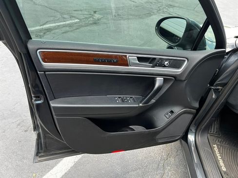 Used 2016 Volkswagen Touareg VR6 AWD/4WD image 19