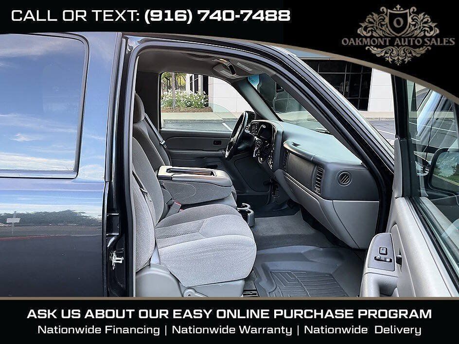 Used 2005 Chevrolet Avalanche Z71 w/ Preferred Equipment Group AWD/4WD image 11