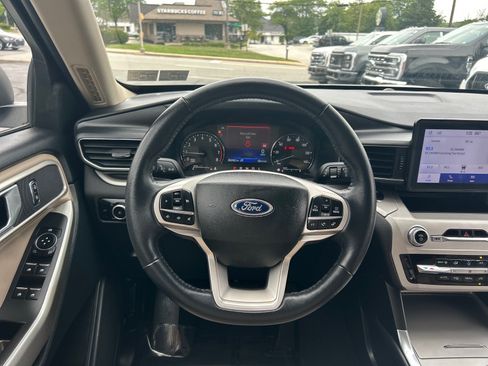 Used 2023 Ford Explorer XLT w/ Equipment Group 202A AWD/4WD image 5