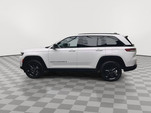 Used 2024 Jeep Grand Cherokee Altitude AWD/4WD image 37