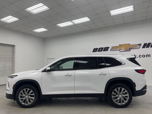 Used 2025 Buick Enclave Preferred FWD image 8