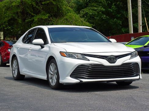 Used 2019 Toyota Camry LE FWD image 8