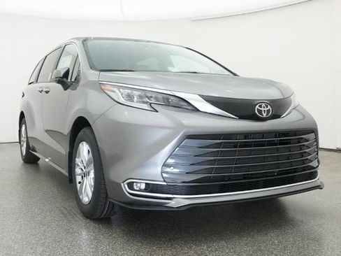 New 2026 Toyota Sienna Limited image 21