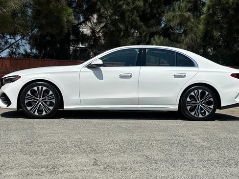 Used 2025 Mercedes-Benz E 350 4MATIC Sedan image 8