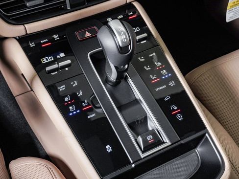 New 2026 Porsche Macan image 22