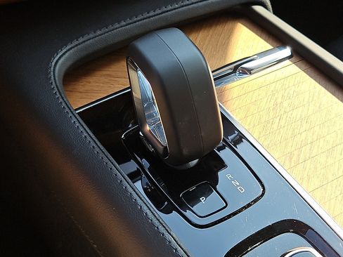 Certified 2023 Volvo XC90 B6 Plus w/ Protection Package AWD/4WD image 15