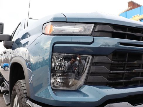 Used 2024 Chevrolet Silverado 2500 Custom w/ Custom Value Package image 7
