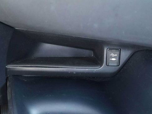 Used 2019 Toyota C-HR LE FWD image 25
