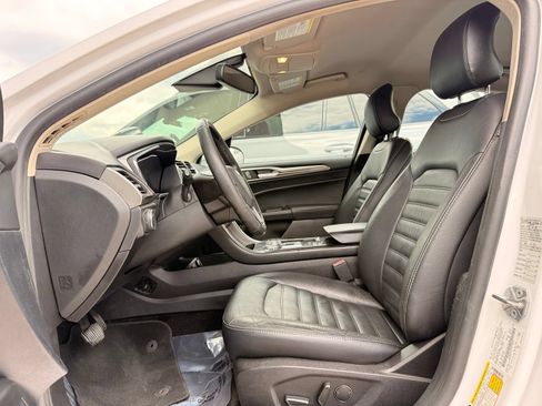 Used 2018 Ford Fusion SE w/ Equipment Group 602A FWD image 14