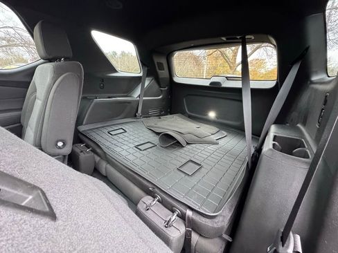 Used 2023 Chevrolet Traverse LT image 14