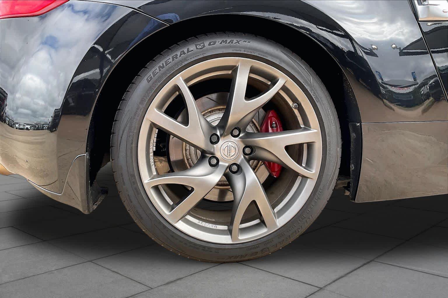 Used 2017 Nissan 370Z Coupe RWD image 11