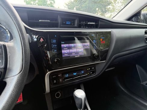 Used 2019 Toyota Corolla LE FWD image 21