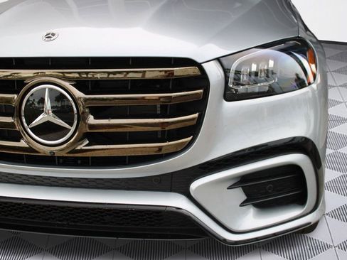 Used 2026 Mercedes-Benz GLS 450 4MATIC image 11