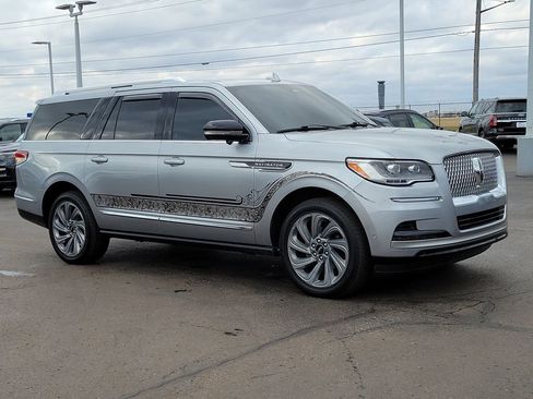 Used 2024 Lincoln Navigator L Reserve image 1