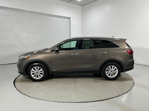 Used 2019 Kia Sorento AWD w/ LX Convenience Package image 19