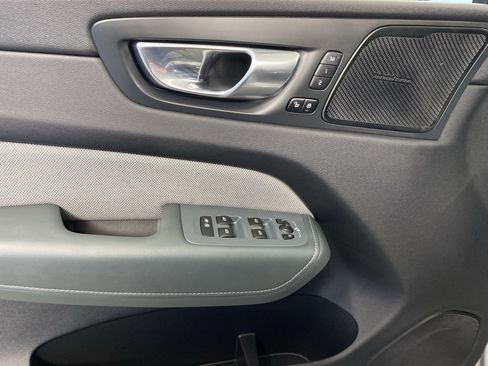 Used 2022 Volvo XC60 B5 R-Design image 12