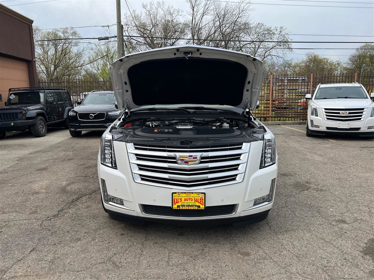 Used 2017 Cadillac Escalade Platinum AWD/4WD image 11