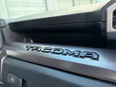 Used 2025 Toyota Tacoma TRD Off-Road image 12