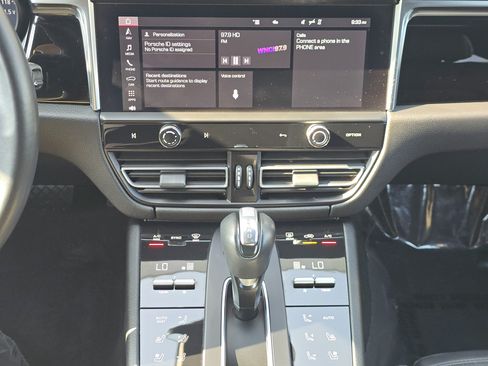 Certified 2023 Porsche Macan AWD/4WD image 26
