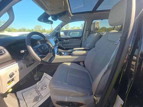 Used 2024 Jeep Wagoneer 4WD w/ Premium Group I image 6