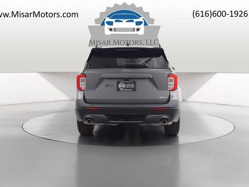 Used 2023 Ford Explorer XLT w/ Equipment Group 202A image 4