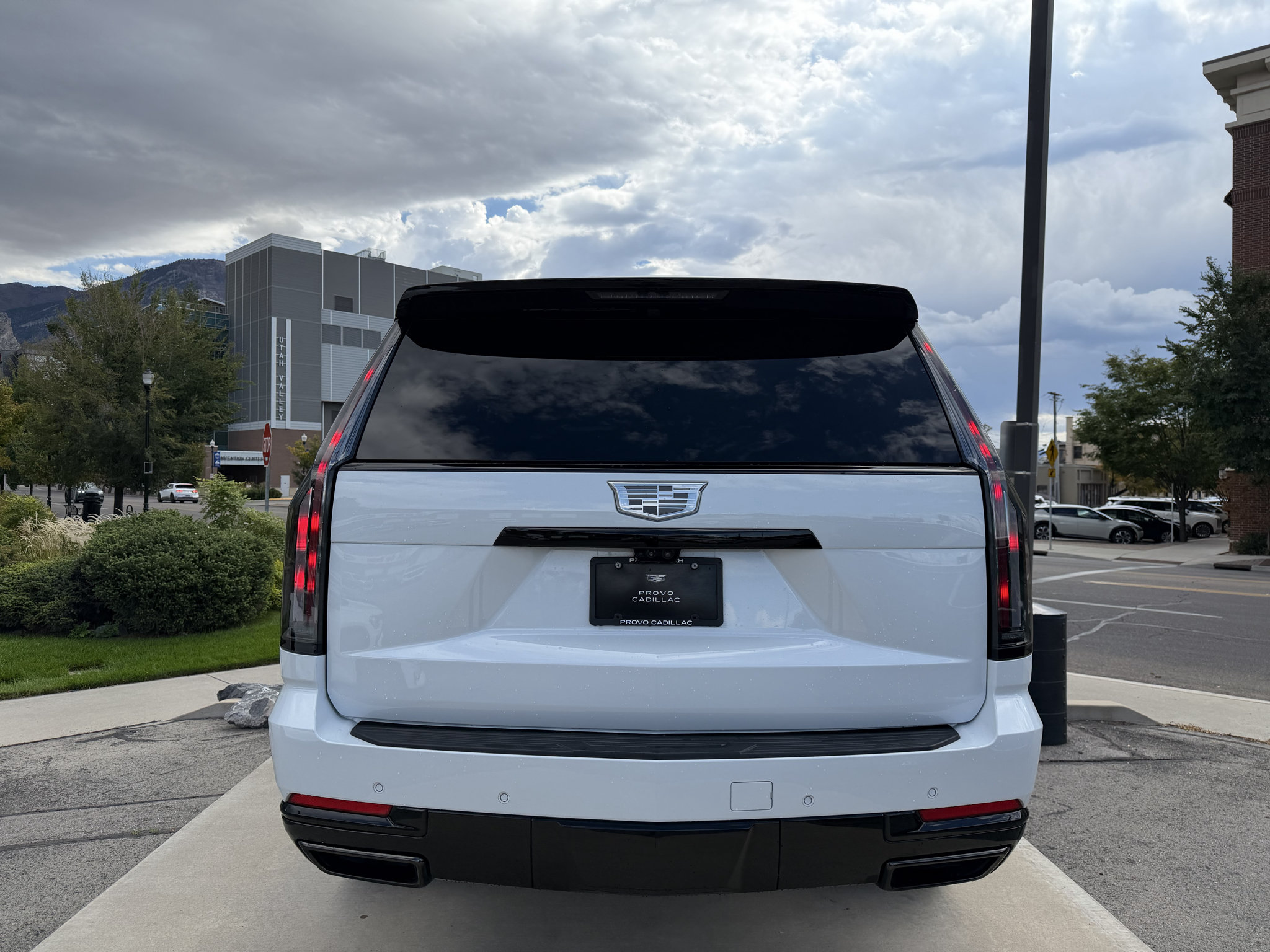 Used 2026 Cadillac Escalade Platinum Sport w/ LPO, ONYX Package AWD/4WD image 5
