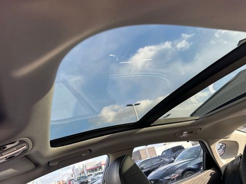 Used 2017 Kia Cadenza Limited image 26