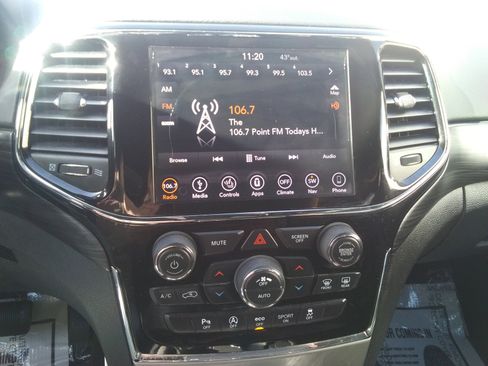 Used 2019 Jeep Grand Cherokee Altitude image 23