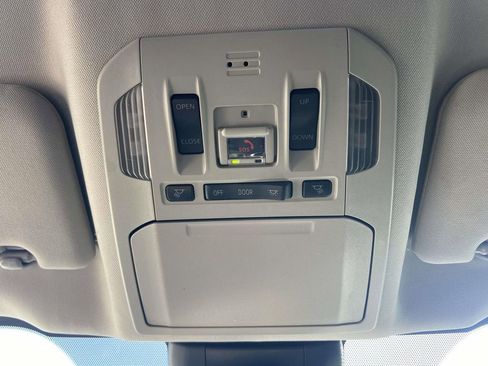 Used 2023 Toyota Highlander XLE FWD image 24
