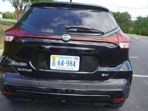 Used 2022 Nissan Kicks SV w/ Interior Electronics Package FWD image 7