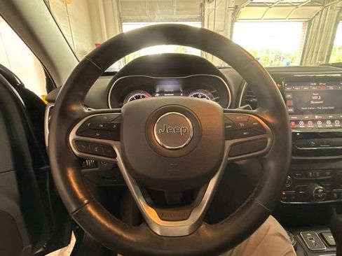 Used 2019 Jeep Cherokee Limited AWD/4WD image 13