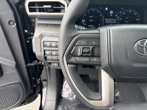Used 2024 Toyota Tacoma Limited w/ Limited Package (LT) AWD/4WD image 19