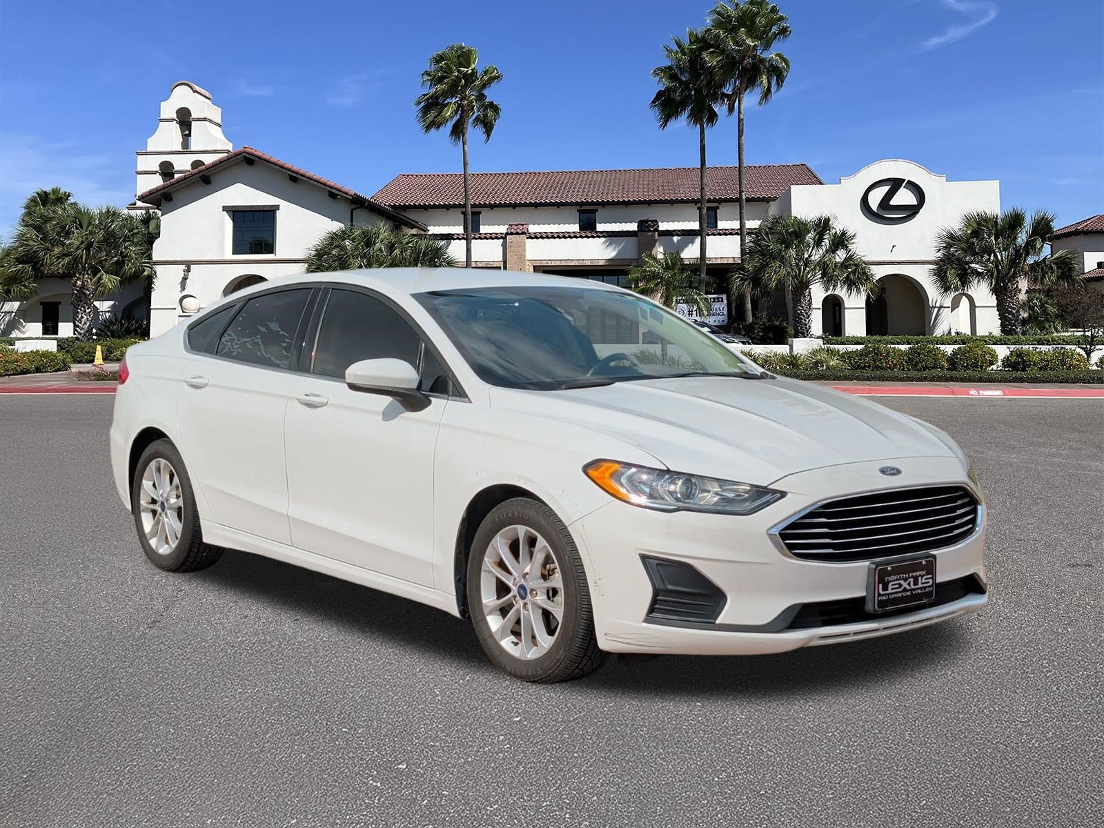 Used 2020 Ford Fusion SE FWD image 1