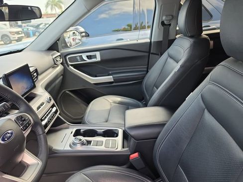 Used 2023 Ford Explorer XLT RWD image 16